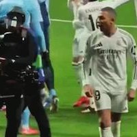 可能遭停赛姆巴佩对马竞赛后冲看台手抓下体摇晃